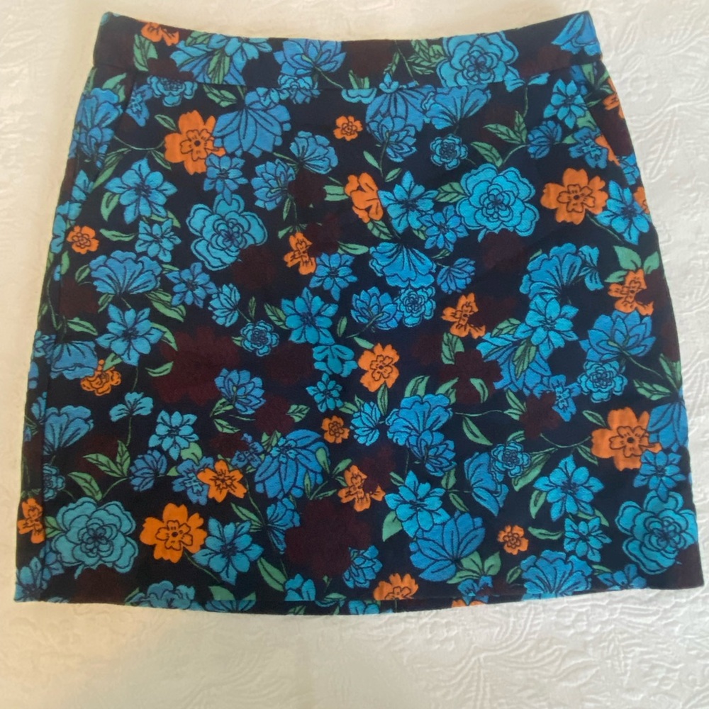 Like new LOFT floral patterned skirt